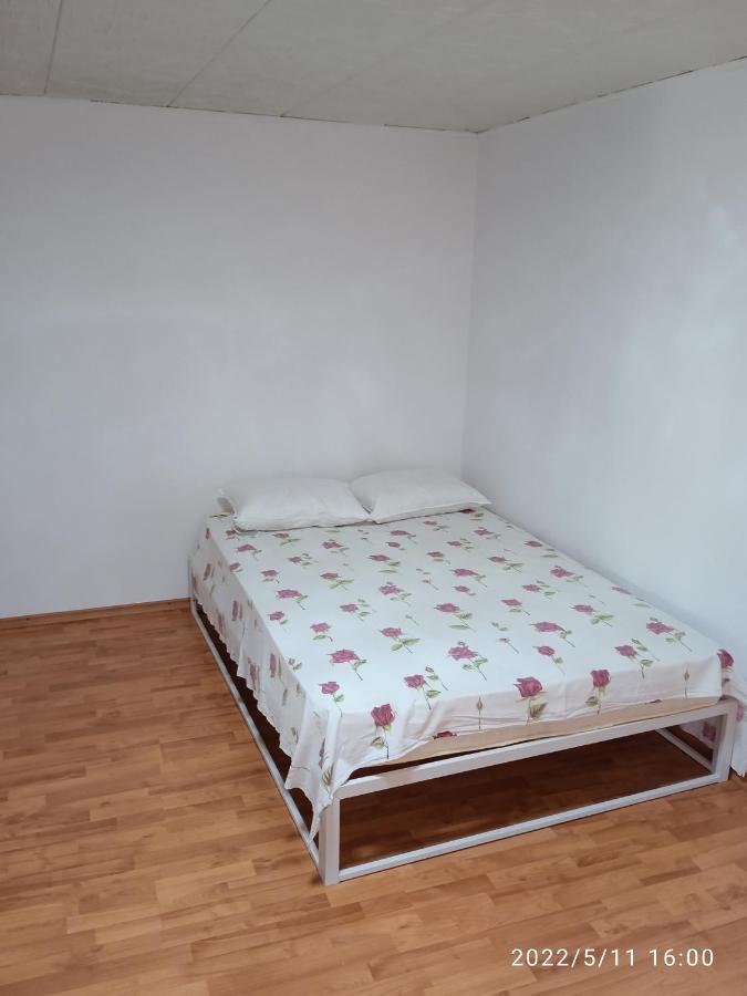 Central City House Tulcea Esterno foto